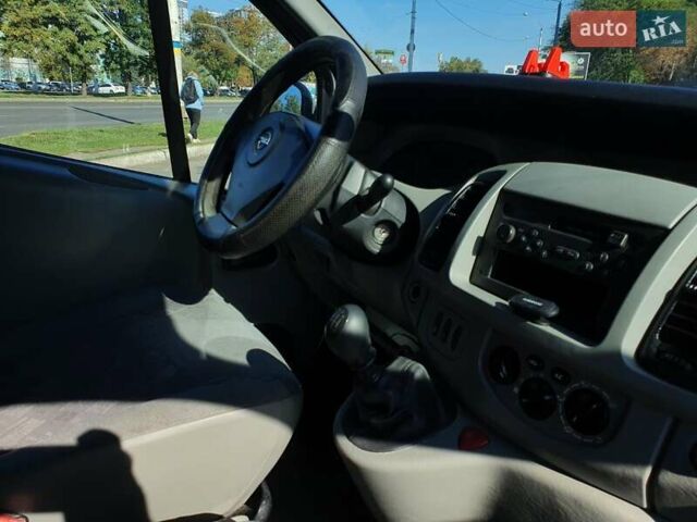 Серый Опель Виваро, объемом двигателя 1.9 л и пробегом 295 тыс. км за 8900 $, фото 8 на Automoto.ua