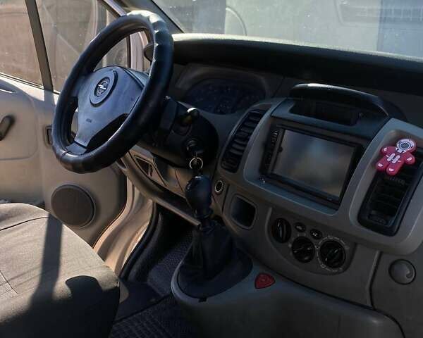 Серый Опель Виваро, объемом двигателя 1.9 л и пробегом 314 тыс. км за 7000 $, фото 1 на Automoto.ua