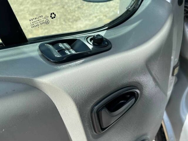 Серый Опель Виваро, объемом двигателя 1.9 л и пробегом 357 тыс. км за 6700 $, фото 10 на Automoto.ua