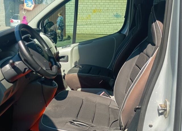 Серый Опель Виваро, объемом двигателя 1.9 л и пробегом 500 тыс. км за 6660 $, фото 4 на Automoto.ua