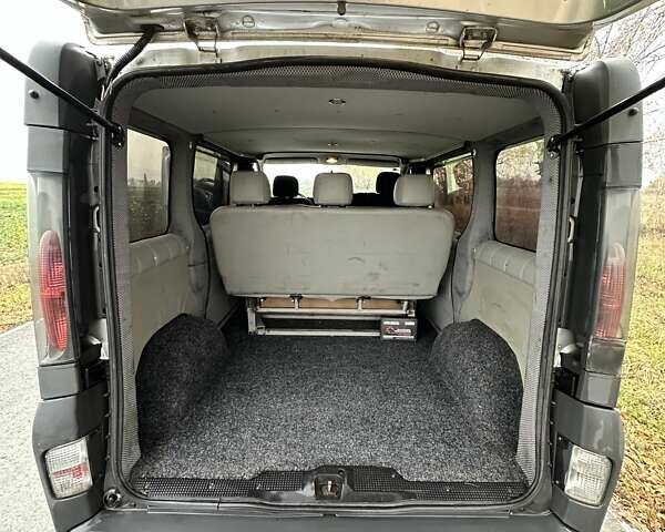 Серый Опель Виваро, объемом двигателя 2.46 л и пробегом 404 тыс. км за 7400 $, фото 7 на Automoto.ua