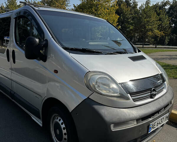 Серый Опель Виваро, объемом двигателя 1.9 л и пробегом 404 тыс. км за 7500 $, фото 1 на Automoto.ua
