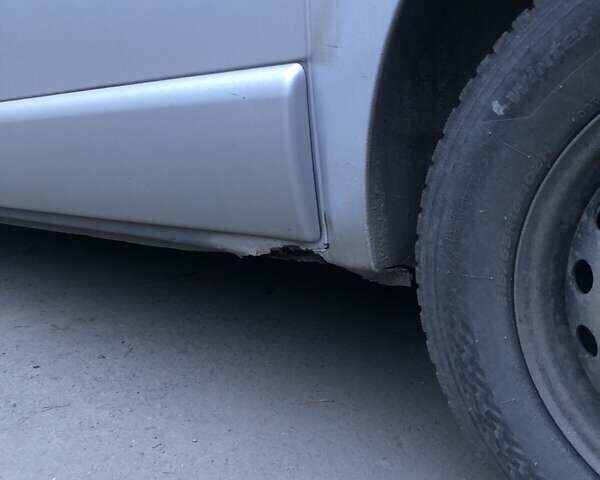 Сірий Опель Віваро, об'ємом двигуна 2.46 л та пробігом 400 тис. км за 6000 $, фото 2 на Automoto.ua