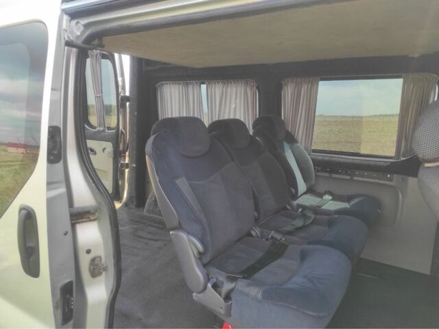 Серый Опель Виваро, объемом двигателя 1.9 л и пробегом 350 тыс. км за 7000 $, фото 5 на Automoto.ua