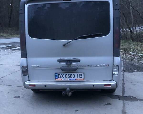 Сірий Опель Віваро, об'ємом двигуна 2.46 л та пробігом 400 тис. км за 6000 $, фото 4 на Automoto.ua