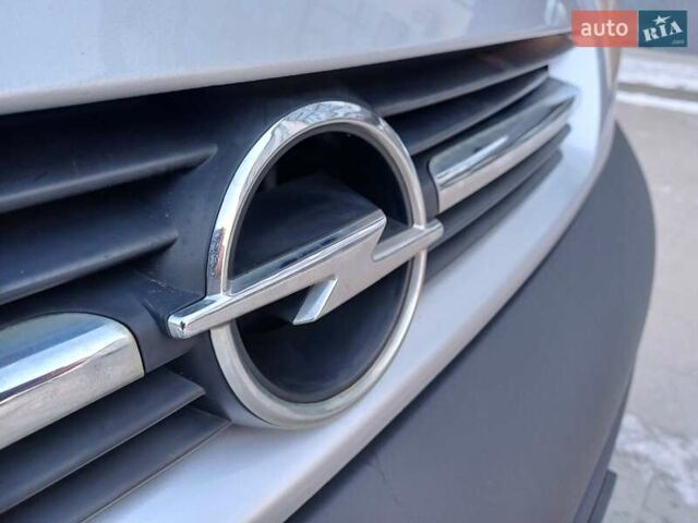 Серый Опель Виваро, объемом двигателя 1.9 л и пробегом 312 тыс. км за 8200 $, фото 32 на Automoto.ua