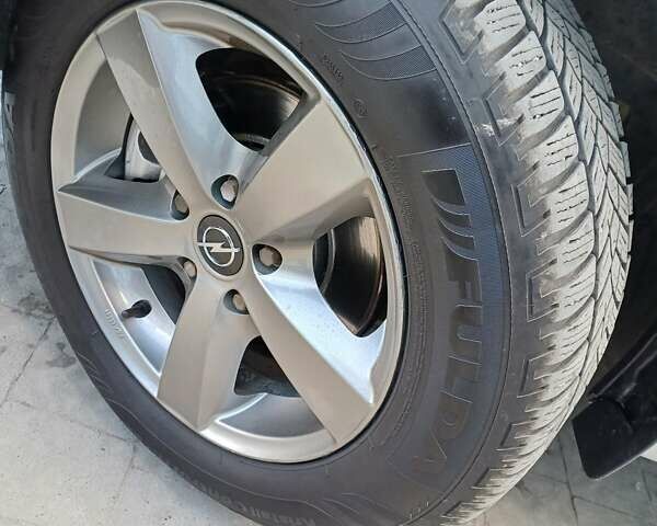 Серый Опель Виваро, объемом двигателя 1.9 л и пробегом 312 тыс. км за 8200 $, фото 17 на Automoto.ua