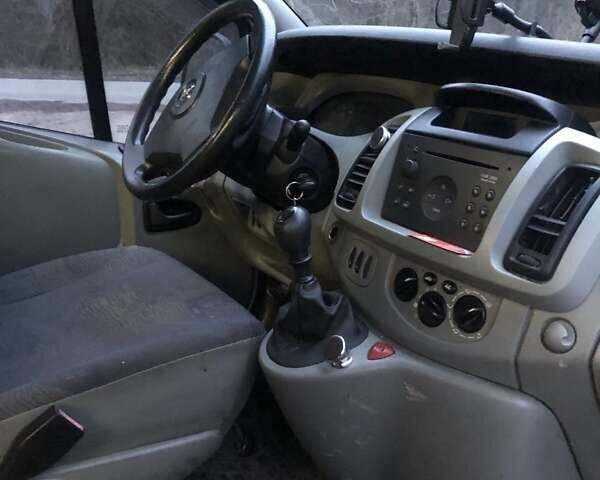 Сірий Опель Віваро, об'ємом двигуна 2.46 л та пробігом 400 тис. км за 6000 $, фото 10 на Automoto.ua