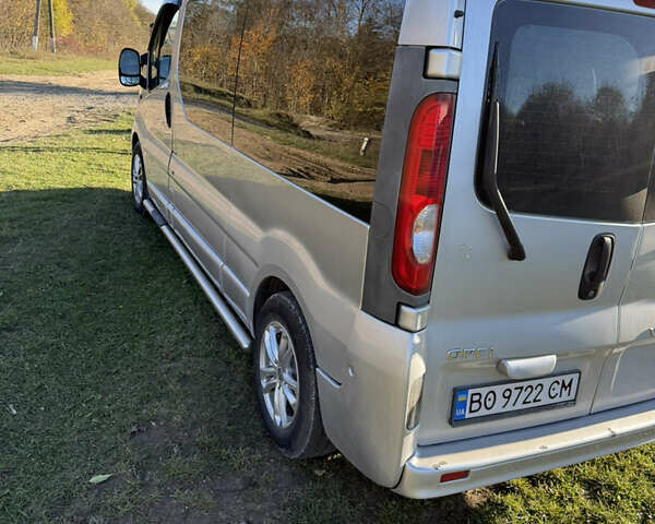 Серый Опель Виваро, объемом двигателя 2.5 л и пробегом 504 тыс. км за 8500 $, фото 2 на Automoto.ua