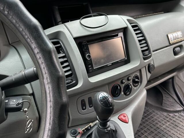 Серый Опель Виваро, объемом двигателя 1.9 л и пробегом 367 тыс. км за 6450 $, фото 5 на Automoto.ua