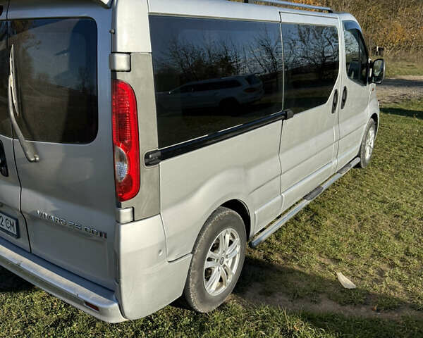 Серый Опель Виваро, объемом двигателя 2.5 л и пробегом 504 тыс. км за 8500 $, фото 7 на Automoto.ua