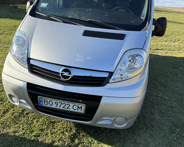 Серый Опель Виваро, объемом двигателя 2.5 л и пробегом 504 тыс. км за 8500 $, фото 4 на Automoto.ua