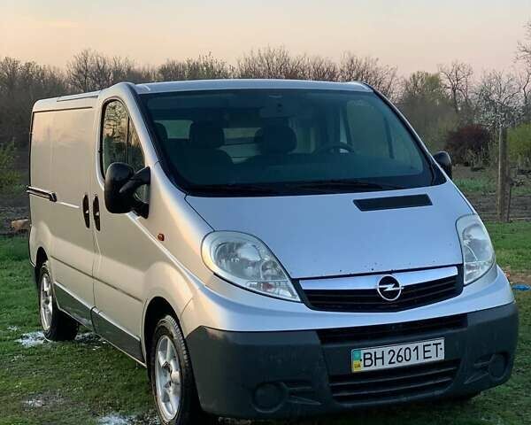 Сірий Опель Віваро, об'ємом двигуна 2 л та пробігом 450 тис. км за 6000 $, фото 1 на Automoto.ua