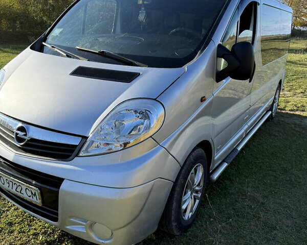 Серый Опель Виваро, объемом двигателя 2.5 л и пробегом 504 тыс. км за 8500 $, фото 1 на Automoto.ua