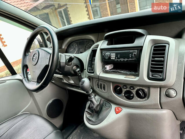 Серый Опель Виваро, объемом двигателя 1.9 л и пробегом 578 тыс. км за 10900 $, фото 8 на Automoto.ua