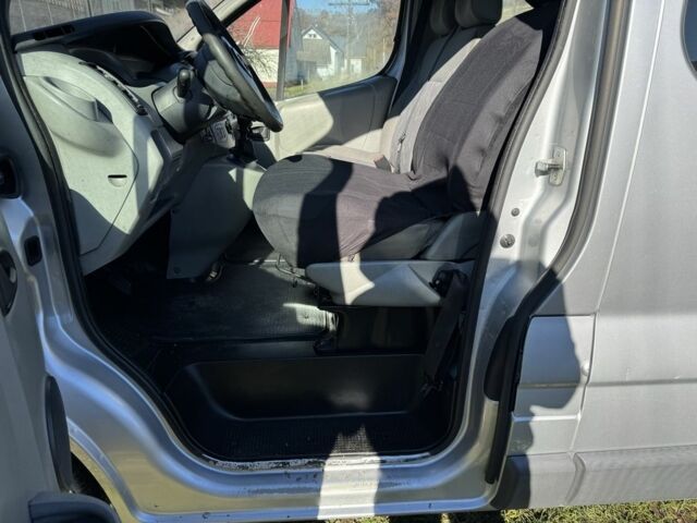 Сірий Опель Віваро, об'ємом двигуна 1.9 л та пробігом 340 тис. км за 3500 $, фото 6 на Automoto.ua