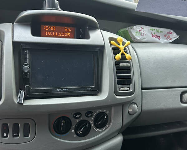 Серый Опель Виваро, объемом двигателя 2.5 л и пробегом 294 тыс. км за 8700 $, фото 12 на Automoto.ua