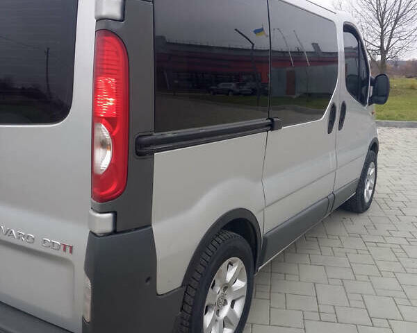 Сірий Опель Віваро, об'ємом двигуна 2 л та пробігом 254 тис. км за 9000 $, фото 14 на Automoto.ua