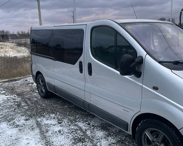 Сірий Опель Віваро, об'ємом двигуна 2.46 л та пробігом 370 тис. км за 9200 $, фото 3 на Automoto.ua