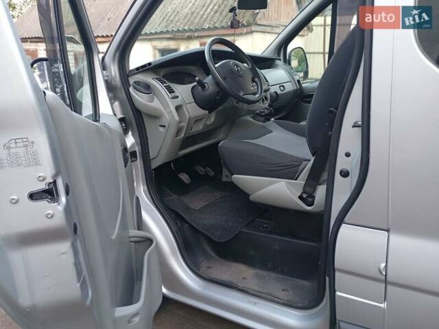 Серый Опель Виваро, объемом двигателя 2 л и пробегом 416 тыс. км за 10200 $, фото 9 на Automoto.ua