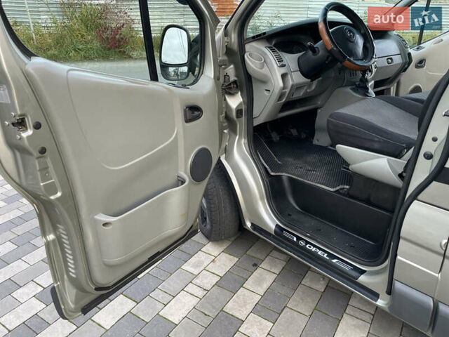 Серый Опель Виваро, объемом двигателя 2 л и пробегом 320 тыс. км за 9000 $, фото 33 на Automoto.ua