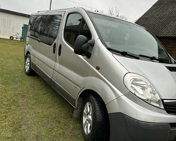 Сірий Опель Віваро, об'ємом двигуна 1.9 л та пробігом 218 тис. км за 10000 $, фото 6 на Automoto.ua