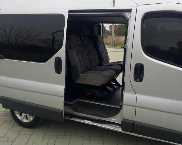 Сірий Опель Віваро, об'ємом двигуна 2 л та пробігом 254 тис. км за 9000 $, фото 17 на Automoto.ua