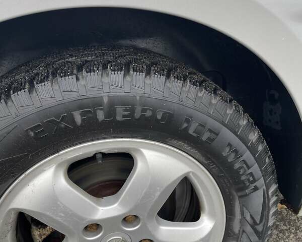 Серый Опель Виваро, объемом двигателя 2 л и пробегом 266 тыс. км за 8500 $, фото 8 на Automoto.ua