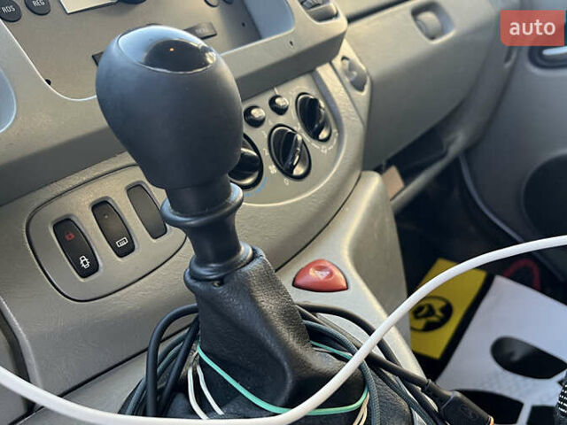 Сірий Опель Віваро, об'ємом двигуна 2 л та пробігом 404 тис. км за 7300 $, фото 9 на Automoto.ua