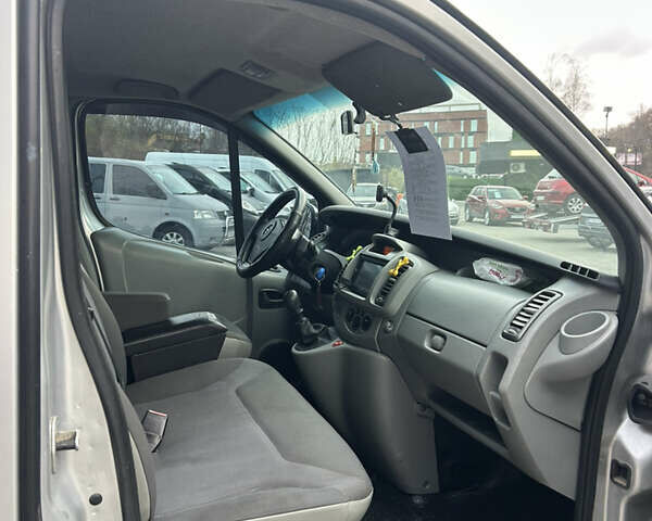 Серый Опель Виваро, объемом двигателя 2.5 л и пробегом 294 тыс. км за 8700 $, фото 14 на Automoto.ua