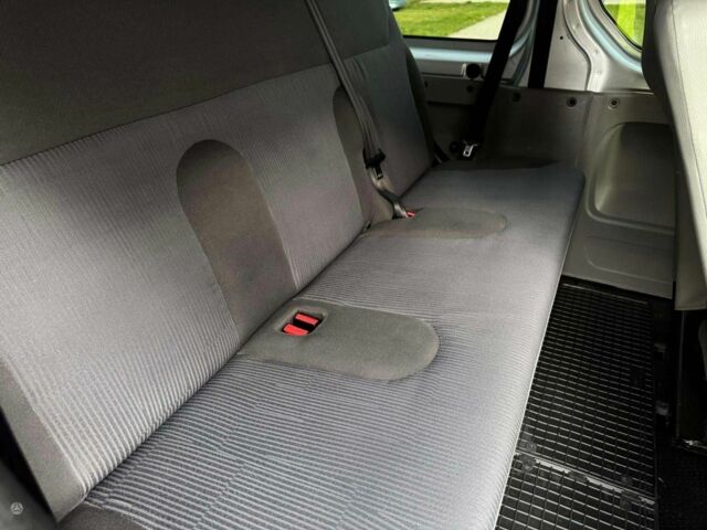 Сірий Опель Віваро, об'ємом двигуна 2.5 л та пробігом 160 тис. км за 7500 $, фото 23 на Automoto.ua