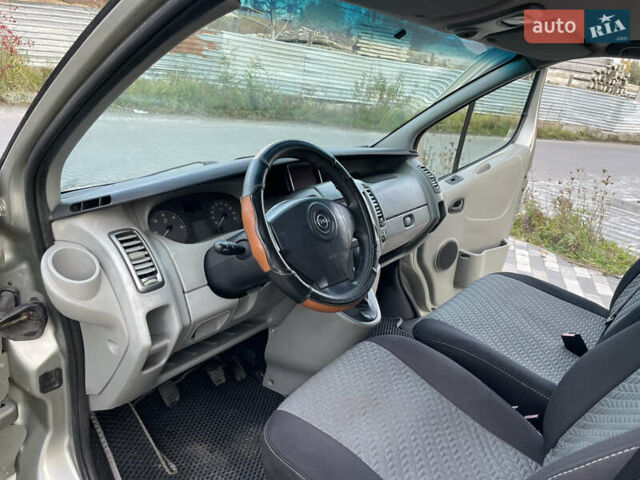 Серый Опель Виваро, объемом двигателя 2 л и пробегом 320 тыс. км за 9000 $, фото 31 на Automoto.ua