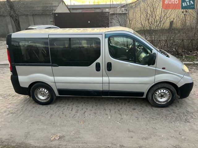 Сірий Опель Віваро, об'ємом двигуна 2.46 л та пробігом 300 тис. км за 7800 $, фото 3 на Automoto.ua