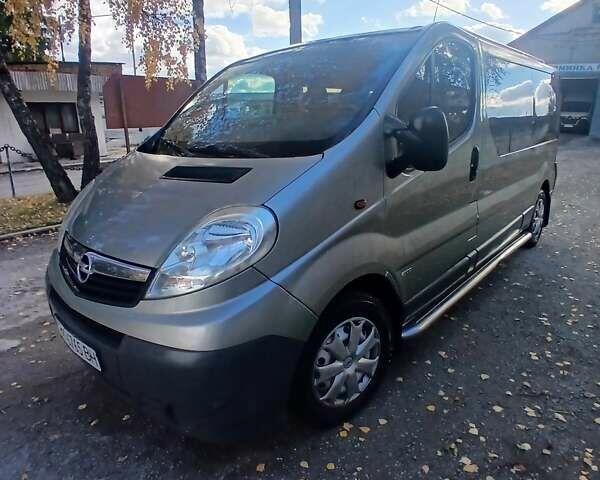 Сірий Опель Віваро, об'ємом двигуна 2 л та пробігом 212 тис. км за 10000 $, фото 3 на Automoto.ua