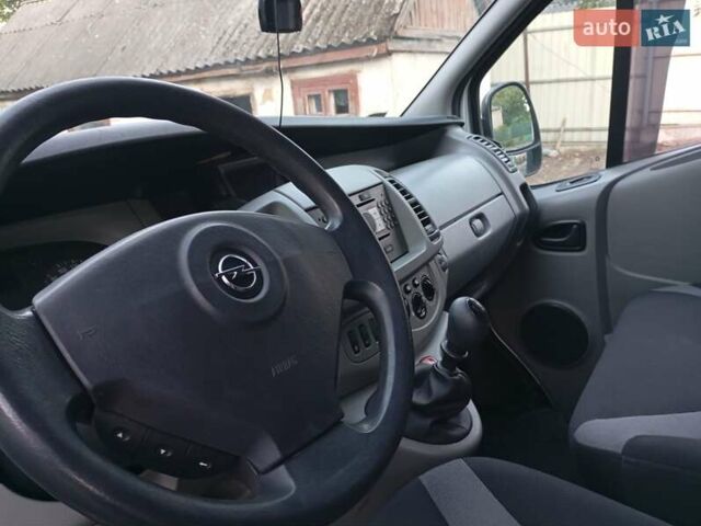 Серый Опель Виваро, объемом двигателя 2 л и пробегом 416 тыс. км за 10200 $, фото 1 на Automoto.ua