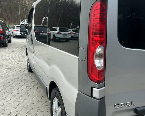 Серый Опель Виваро, объемом двигателя 2.5 л и пробегом 294 тыс. км за 8700 $, фото 7 на Automoto.ua