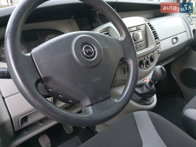 Серый Опель Виваро, объемом двигателя 2 л и пробегом 416 тыс. км за 10200 $, фото 12 на Automoto.ua