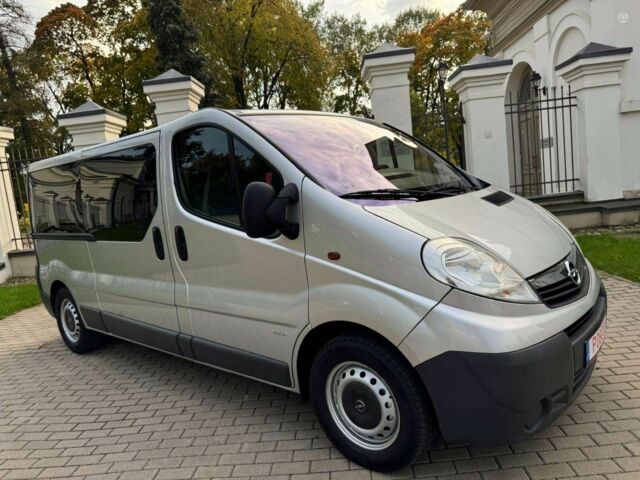 Сірий Опель Віваро, об'ємом двигуна 2.5 л та пробігом 160 тис. км за 7500 $, фото 1 на Automoto.ua