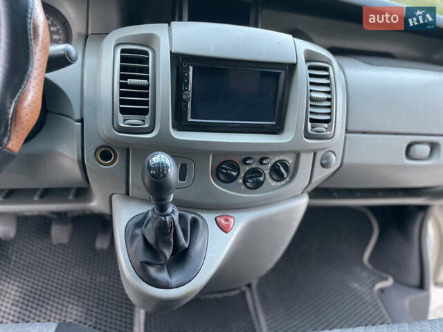 Серый Опель Виваро, объемом двигателя 2 л и пробегом 320 тыс. км за 9000 $, фото 36 на Automoto.ua