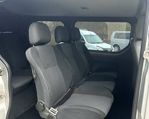 Серый Опель Виваро, объемом двигателя 2.5 л и пробегом 294 тыс. км за 8700 $, фото 16 на Automoto.ua