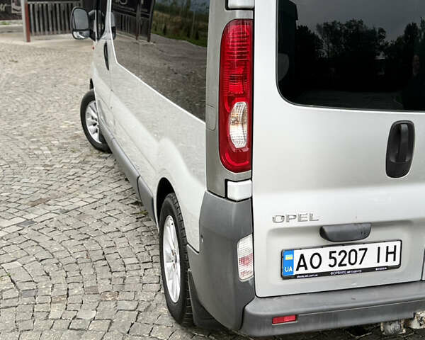 Сірий Опель Віваро, об'ємом двигуна 2 л та пробігом 364 тис. км за 8550 $, фото 6 на Automoto.ua