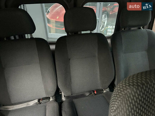 Серый Опель Виваро, объемом двигателя 2.5 л и пробегом 294 тыс. км за 8700 $, фото 17 на Automoto.ua