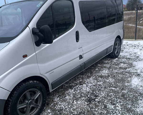 Сірий Опель Віваро, об'ємом двигуна 2.46 л та пробігом 370 тис. км за 9200 $, фото 5 на Automoto.ua