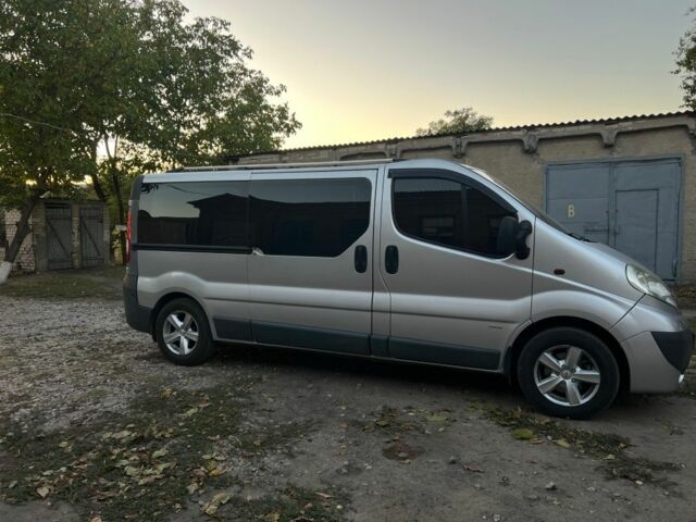 Опель Виваро 2007 в Синельниковом на Automoto.ua Серый Опель Виваро, объемом двигателя 2 л и пробегом 300 тыс. км за 9000 $, фото 4 на Automoto.ua