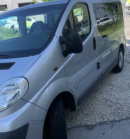 Сірий Опель Віваро, об'ємом двигуна 2.5 л та пробігом 310 тис. км за 11300 $, фото 12 на Automoto.ua