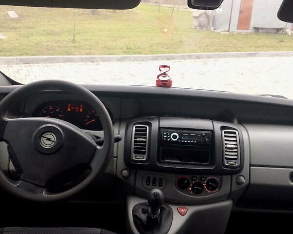 Сірий Опель Віваро, об'ємом двигуна 2 л та пробігом 254 тис. км за 9000 $, фото 19 на Automoto.ua