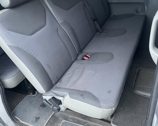 Сірий Опель Віваро, об'ємом двигуна 2.46 л та пробігом 370 тис. км за 9200 $, фото 9 на Automoto.ua