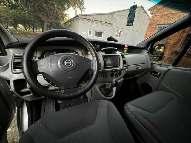 Опель Виваро 2007 в Синельниковом на Automoto.ua Серый Опель Виваро, объемом двигателя 2 л и пробегом 300 тыс. км за 9000 $, фото 3 на Automoto.ua