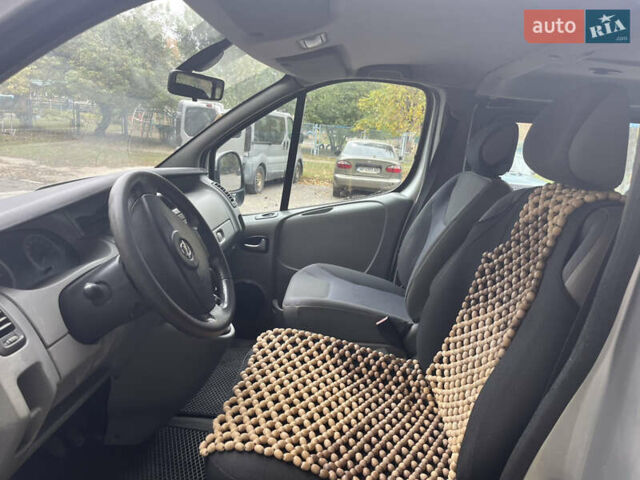 Серый Опель Виваро, объемом двигателя 2 л и пробегом 340 тыс. км за 10000 $, фото 2 на Automoto.ua