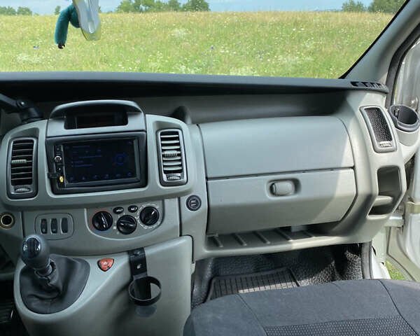 Сірий Опель Віваро, об'ємом двигуна 2 л та пробігом 516 тис. км за 9500 $, фото 12 на Automoto.ua